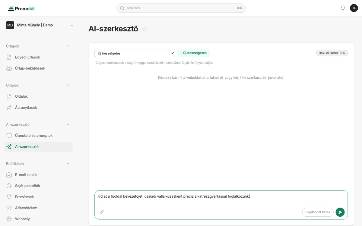 A Promokit AI-szerkesztője egy demó-cégen: az oldal szövegét egy mondattal átírja. Valódi admin-képernyő, demóadat.